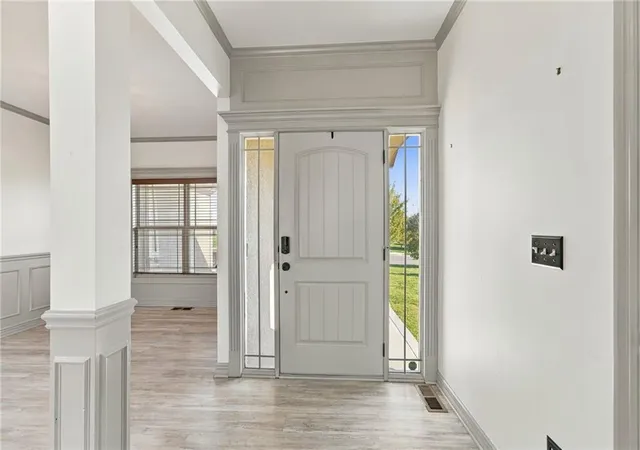 Photo 2 of Single family home for sale at 608 Sw Lake Side Dr, Lees Summit, MO 64064 | MLS# 2643857 | Listing updated on 2026-09-30