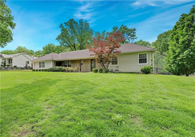 Photo 3 of Single family home for sale at 1227 W 66 Street, Kansas City, MO 64113 | MLS# 2643860 | Listing updated on 2026-09-30