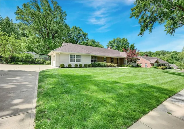 Photo 3 of Single family home for sale at 1227 W 66 Street, Kansas City, MO 64113 | MLS# 2643860 | Listing updated on 2026-09-30