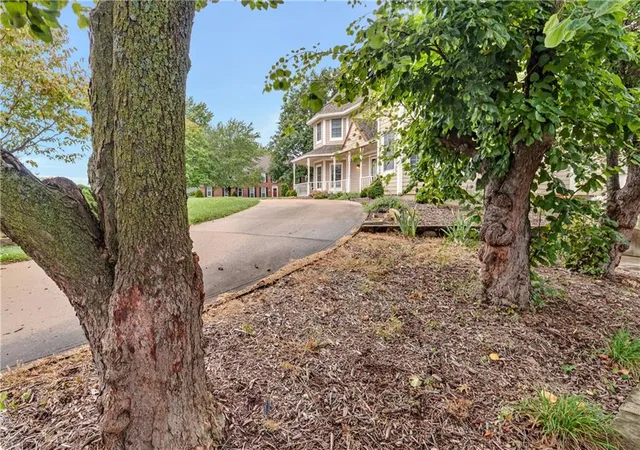 Photo 3 of Single family home for sale at 8523 Gillette St, Lenexa, KS 66215 | MLS# 2643861 | Listing updated on 2026-10-01