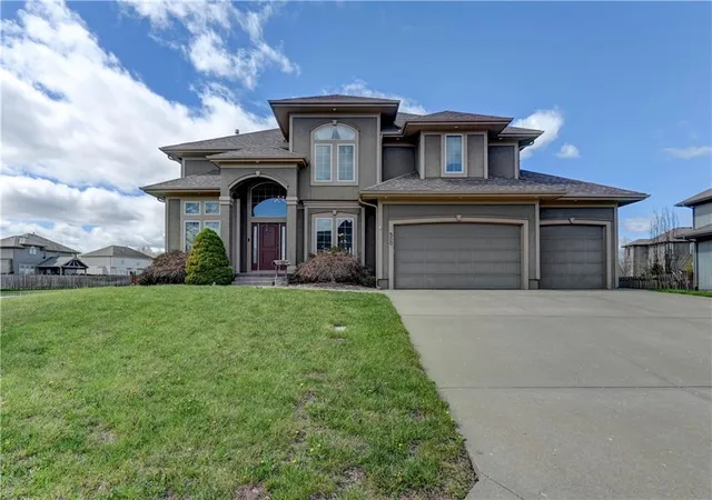 Photo 1 of Single family home for sale at 500 Ne Woodpark Ln, Lees Summit, MO 64086 | MLS# 2643863 | Listing updated on 2026-09-25