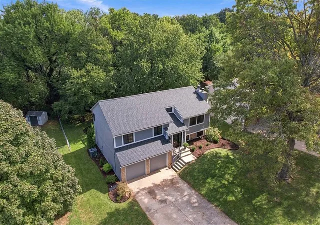 Photo 4 of Single family home for sale at 9201 Acuff Ln, Lenexa, KS 66215 | MLS# 2643864 | Listing updated on 2026-09-30