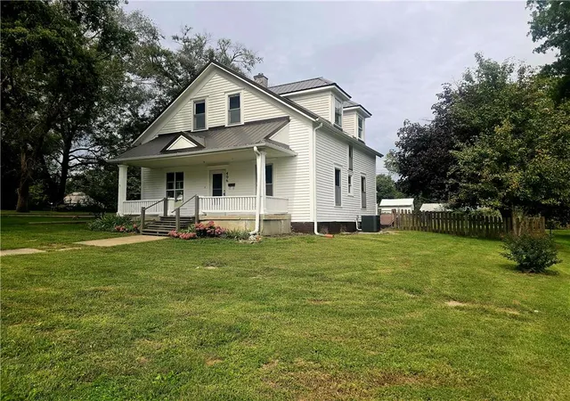 Photo 1 of Single family home for sale at 406 College St, Tarkio, MO 64491 | MLS# 2643865 | Listing updated on 2026-09-26