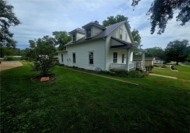 Photo 2 of Single family home for sale at 406 College St, Tarkio, MO 64491 | MLS# 2643865 | Listing updated on 2026-09-26