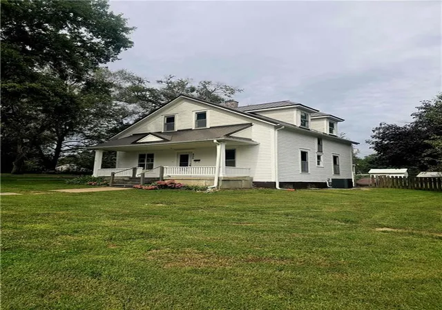 Photo 3 of Single family home for sale at 406 College St, Tarkio, MO 64491 | MLS# 2643865 | Listing updated on 2026-09-26