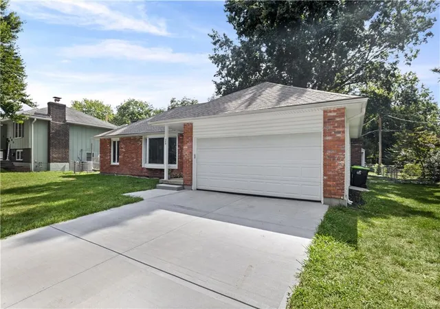 Photo 3 of Single family home for sale at 305 Canterbury Ln, Belton, MO 64012 | MLS# 2643866 | Listing updated on 2026-10-03