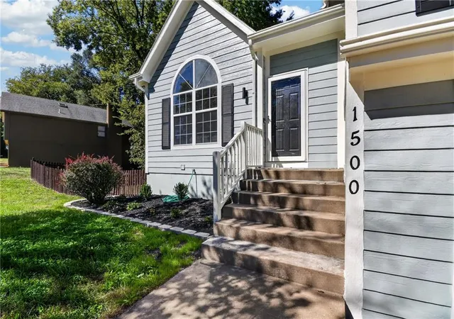 Photo 3 of Single family home for sale at 1500 NE Bronze Dr, Lees Summit, MO 64086 | MLS# 2643868 | Listing updated on 2026-10-09