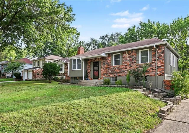 Photo 1 of Sale Pending at 12809 S Raintree Dr, Olathe, KS 66062 | MLS# 2643875 | Listing updated on 2026-09-30