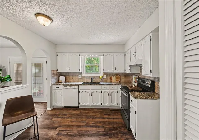 Photo 3 of Sale Pending at 12809 S Raintree Dr, Olathe, KS 66062 | MLS# 2643875 | Listing updated on 2026-09-30