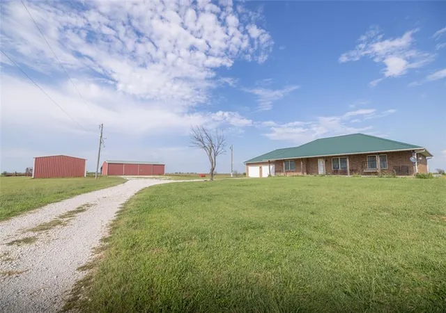 Photo 3 of Single family home for sale at 1530 Road 180, Emporia, KS 66801 | MLS# 2643882 | Listing updated on 2026-09-25