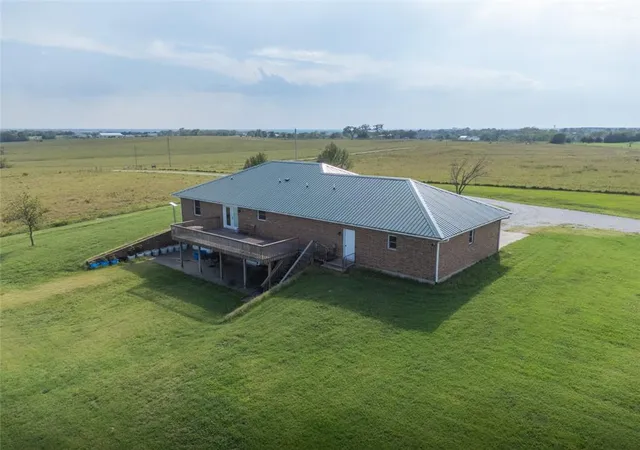 Photo 4 of Single family home for sale at 1530 Road 180, Emporia, KS 66801 | MLS# 2643882 | Listing updated on 2026-09-25