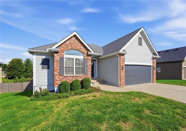 Photo 1 of Sale Pending at 1104 Nw 91st Terrace, Kansas City, MO 64155 | MLS# 2643890 | Listing updated on 2026-10-06