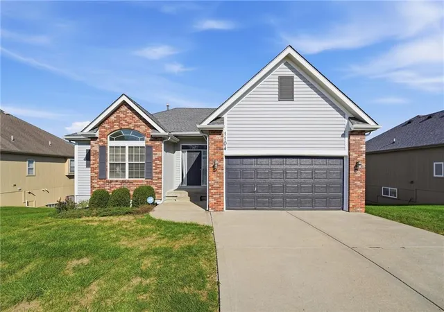 Photo 2 of Sale Pending at 1104 Nw 91st Terrace, Kansas City, MO 64155 | MLS# 2643890 | Listing updated on 2026-10-06
