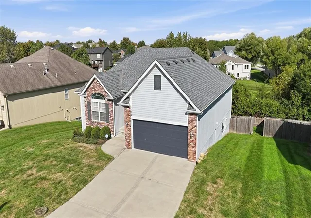 Photo 4 of Sale Pending at 1104 NW 91st Terrace, Kansas City, MO 64155 | MLS# 2643890 | Listing updated on 2026-10-06