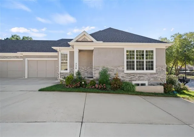 Single family home for sale at 728 E 110th Terrace, Kansas City, MO 64131 | MLS# 2643892