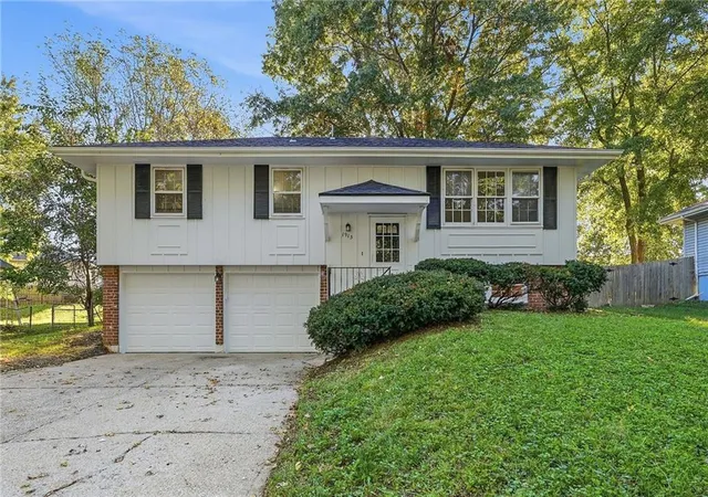 Photo 1 of Single family home for sale at 1913 N Plymouth Rd, Independence, MO 64058 | MLS# 2643893 | Listing updated on 2026-10-07