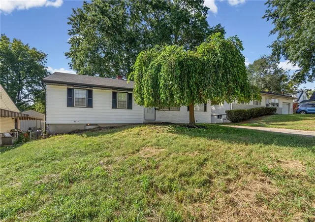 Photo 3 of Single family home for sale at 3916 S Spring St, Independence, MO 64055 | MLS# 2643894 | Listing updated on 2026-10-01