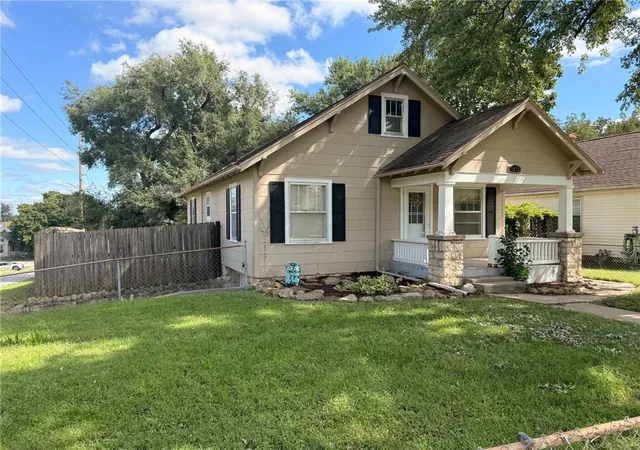 Photo 2 of Single family home for sale at 1012 N 8th Street, Leavenworth, KS 66048 | MLS# 2643897 | Listing updated on 2026-10-04