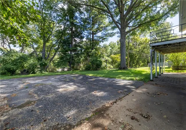 Photo 3 of Single family home for sale at 1817 Lovers Ln Hts, Saint Joseph, MO 64505 | MLS# 2643904 | Listing updated on 2026-09-25
