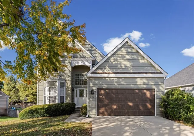 Single family home for sale at 628 93rd Street, Kansas City, MO 64155 | MLS# 2643906