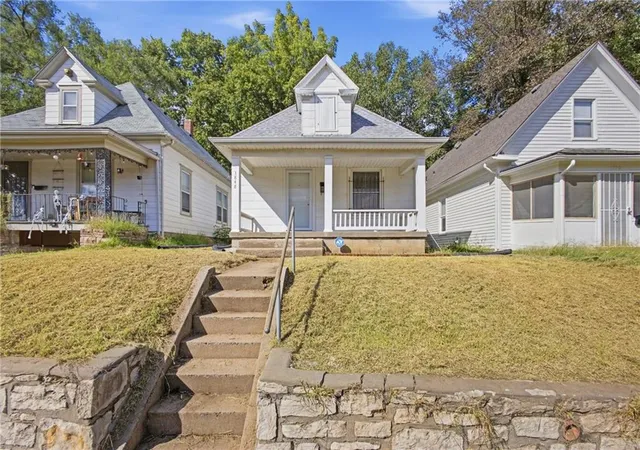 Photo 2 of Single family home for sale at 3848 E 9th Terrace, Kansas City, MO 64127 | MLS# 2643912 | Listing updated on 2026-09-26