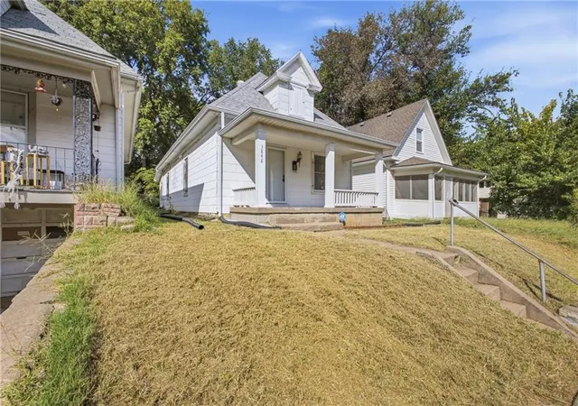 Photo 3 of Single family home for sale at 3848 E 9th Terrace, Kansas City, MO 64127 | MLS# 2643912 | Listing updated on 2026-09-26
