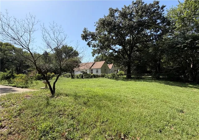 Photo 3 of Single family home for sale at 5220 Sterling Ave, Raytown, MO 64133 | MLS# 2643913 | Listing updated on 2026-09-25