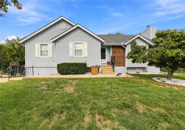 Photo 1 of Single family home for sale at 816 Se 16th Street, Oak Grove, MO 64075 | MLS# 2643914 | Listing updated on 2026-10-03