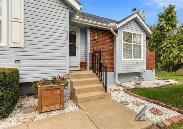 Photo 4 of Single family home for sale at 816 SE 16th Street, Oak Grove, MO 64075 | MLS# 2643914 | Listing updated on 2026-10-03