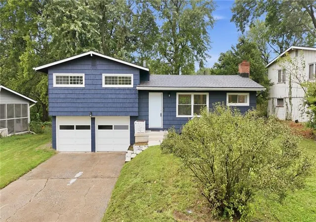 Photo 1 of Sale Pending at 6870 N Montrose Ave, Kansas City, MO 64151 | MLS# 2643938 | Listing updated on 2026-10-02