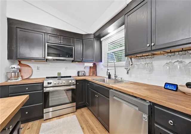 Photo 4 of Sale Pending at 6870 N Montrose Ave, Kansas City, MO 64151 | MLS# 2643938 | Listing updated on 2026-10-02