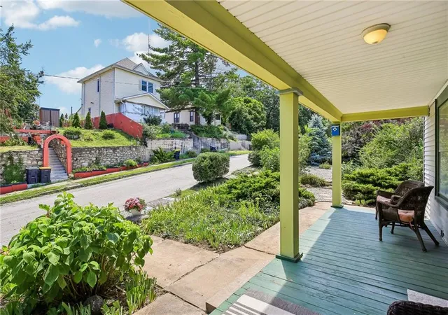 Photo 3 of Single family home for sale at 2920 Holly St, Kansas City, MO 64108 | MLS# 2643949 | Listing updated on 2026-09-25