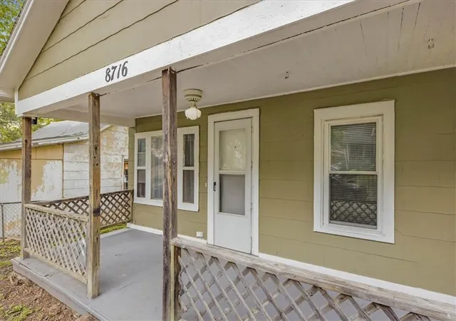 Photo 3 of Single family home for sale at 8716 E Roberts St, Independence, MO 64053 | MLS# 2643950 | Listing updated on 2026-09-29