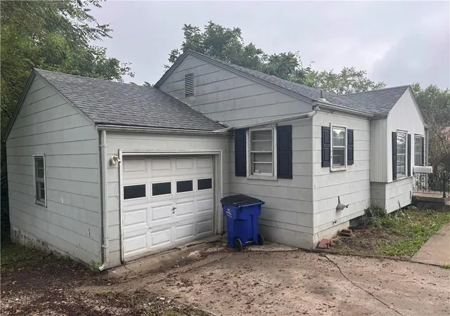 Photo 3 of Single family home for sale at 9708 East 67th Ter, Raytown, MO 64133 | MLS# 2643952 | Listing updated on 2026-09-25