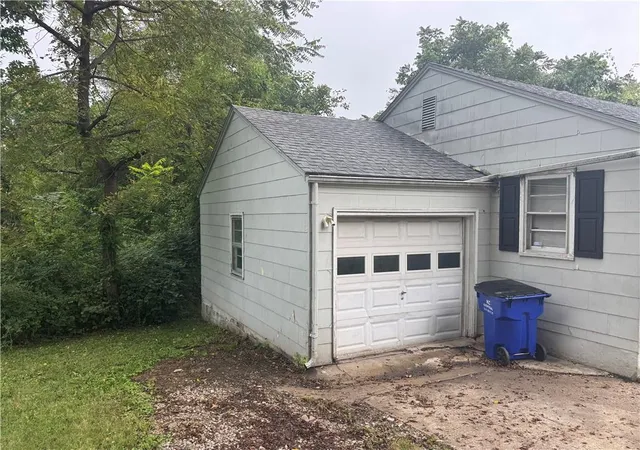 Photo 3 of Single family home for sale at 9708 East 67th Ter, Raytown, MO 64133 | MLS# 2643952 | Listing updated on 2026-09-25