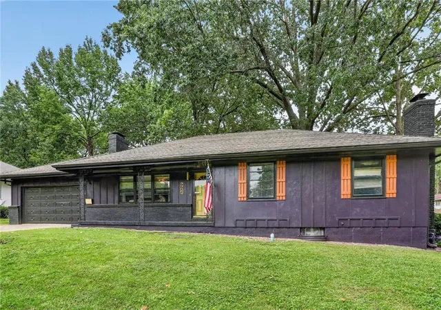 Photo 2 of Sale Pending at 7725 Crescent Ave, Raytown, MO 64138 | MLS# 2643954 | Listing updated on 2026-10-05