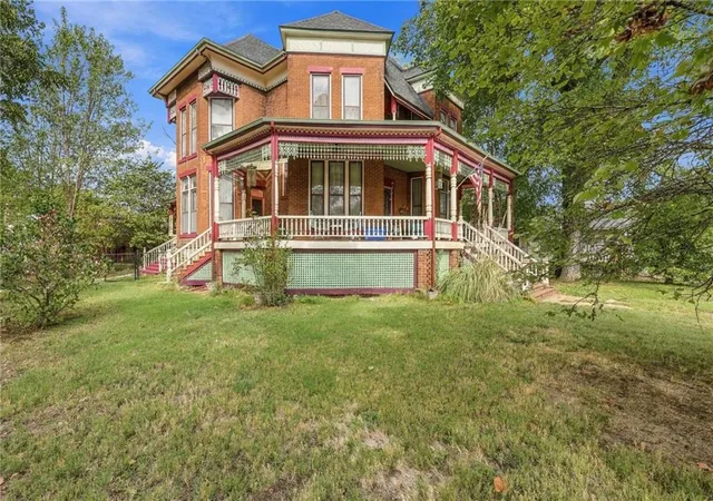 Photo 3 of Single family home for sale at 924 S National Ave, Fort Scott, KS 66701 | MLS# 2643956 | Listing updated on 2026-09-30