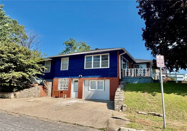 Photo 4 of Sale Pending at 1101 Charles St, Saint Joseph, MO 64501 | MLS# 2643958 | Listing updated on 2026-09-26