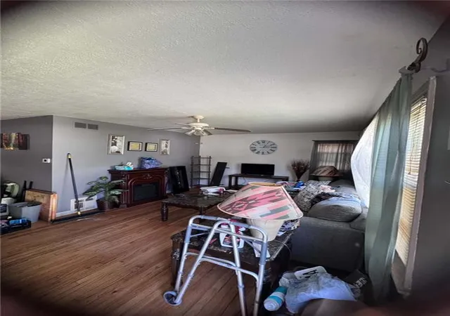 Photo 3 of Sale Pending at 10417 E 27th Street, Independence, MO 64052 | MLS# 2643962 | Listing updated on 2026-10-06