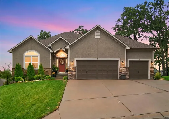 Photo 3 of Single family home for sale at 801 Se Pine Ct, Blue Springs, MO 64014 | MLS# 2643965 | Listing updated on 2026-10-04