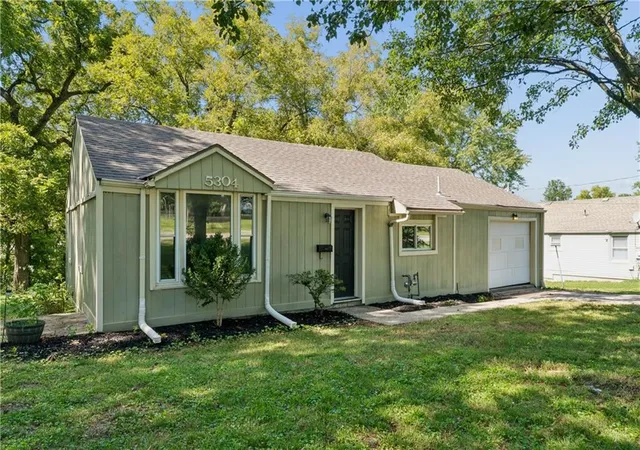 Photo 2 of Single family home for sale at 5304 Maywood Ave, Raytown, MO 64133 | MLS# 2643975 | Listing updated on 2026-10-09