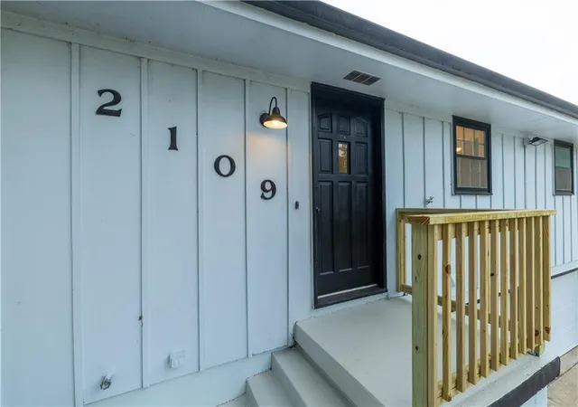 Photo 2 of Single family home for sale at 2109 N Leonard Rd, Saint Joseph, MO 64506 | MLS# 2643978 | Listing updated on 2026-09-28