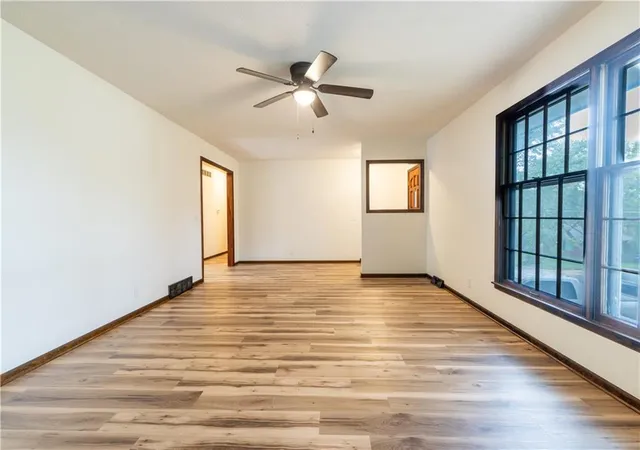 Photo 4 of Single family home for sale at 2109 N Leonard Rd, Saint Joseph, MO 64506 | MLS# 2643978 | Listing updated on 2026-09-28