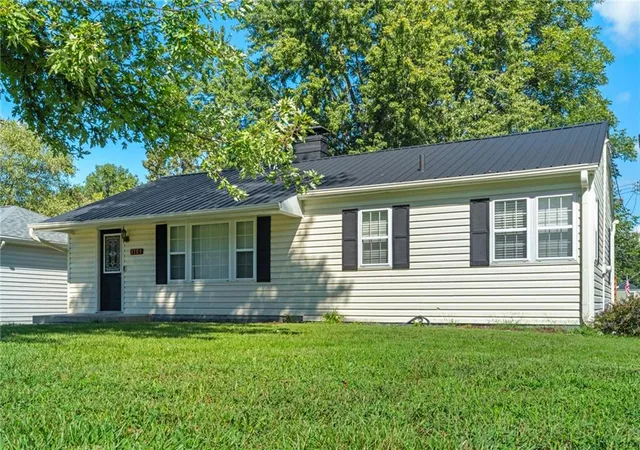 Photo 2 of Single family home for sale at 1701 Rosewood Ln, Chillicothe, MO 64601 | MLS# 2643982 | Listing updated on 2026-09-28