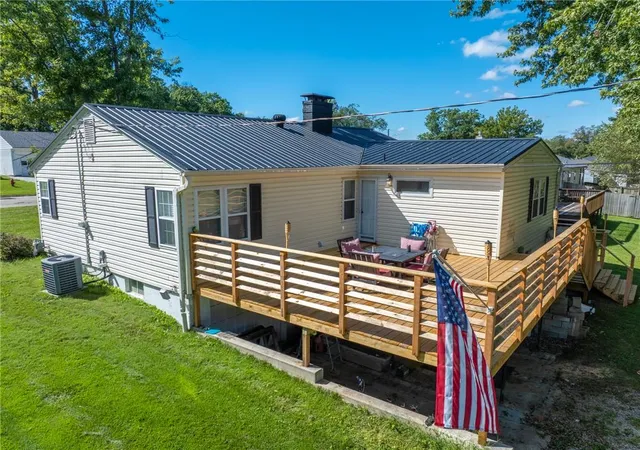 Photo 3 of Single family home for sale at 1701 Rosewood Ln, Chillicothe, MO 64601 | MLS# 2643982 | Listing updated on 2026-09-28