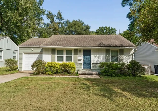 Photo 1 of Single family home for sale at 8549 Wornall Rd, Kansas City, MO 64114 | MLS# 2643989 | Listing updated on 2026-09-26