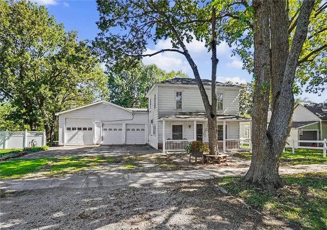 Photo 1 of Single family home for sale at 115 Locust St, Wellsville, KS 66092 | MLS# 2643991 | Listing updated on 2026-10-05