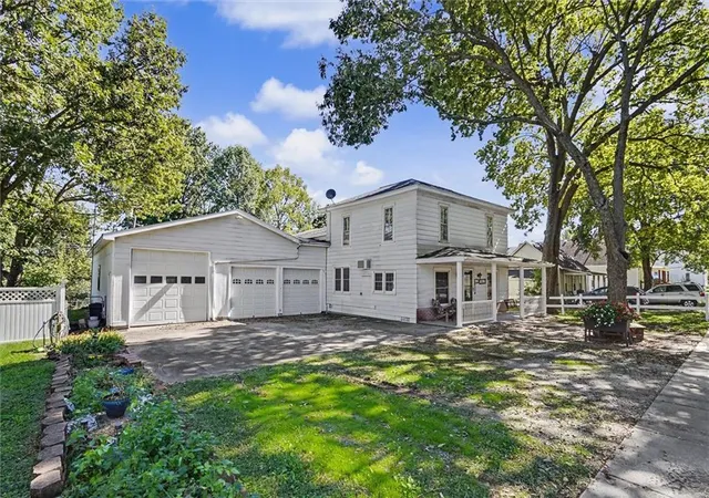 Photo 3 of Single family home for sale at 115 Locust St, Wellsville, KS 66092 | MLS# 2643991 | Listing updated on 2026-10-05