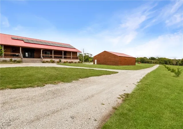 Photo 3 of Single family home for sale at 27300 E Orient Cemetery Rd, Harrisonville, MO 64701 | MLS# 2643993 | Listing updated on 2026-10-05