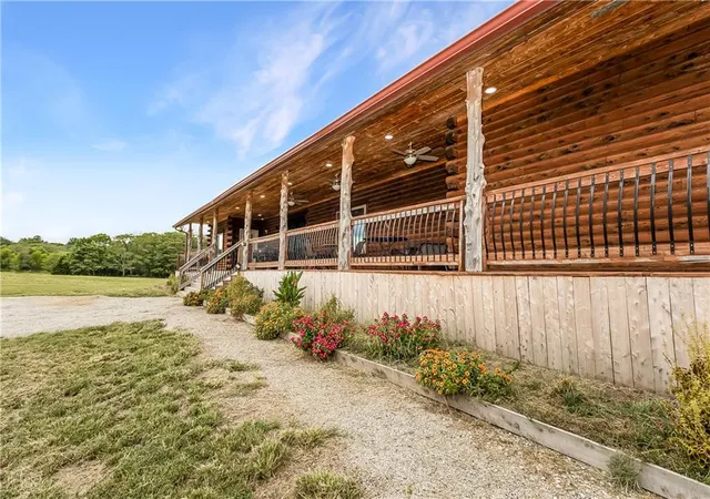 Photo 4 of Single family home for sale at 27300 E Orient Cemetery Rd, Harrisonville, MO 64701 | MLS# 2643993 | Listing updated on 2026-10-05